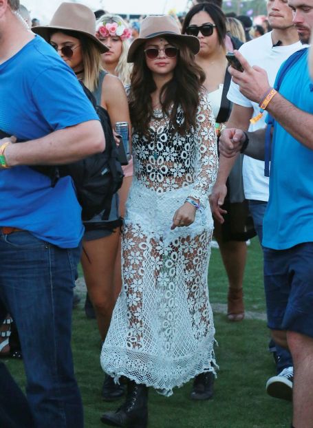 Selena-Gomez-and-Kylie-Jenner-at-Coachella-3403276